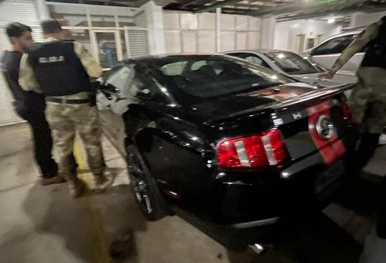 Veículo de luxo foi apreendido na operação - Foto: Dracco/Divulgação